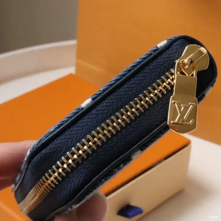 LV 2204DJ0035 Bag 0610